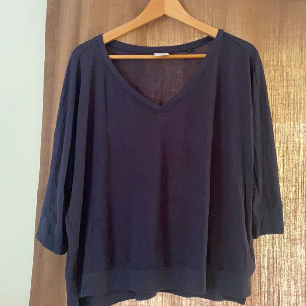 Size large batwing tee